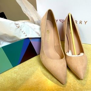 NIB Katy Perry Light Tan Microsuede Heels - Size 9.5